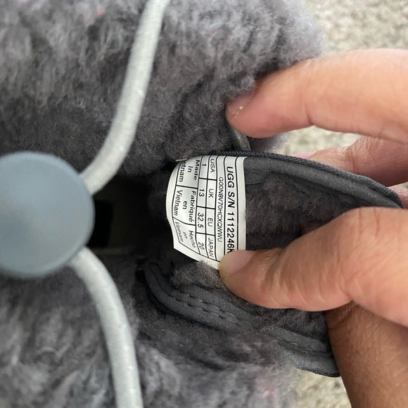 Boy UGG boots - Picture 3 of 3